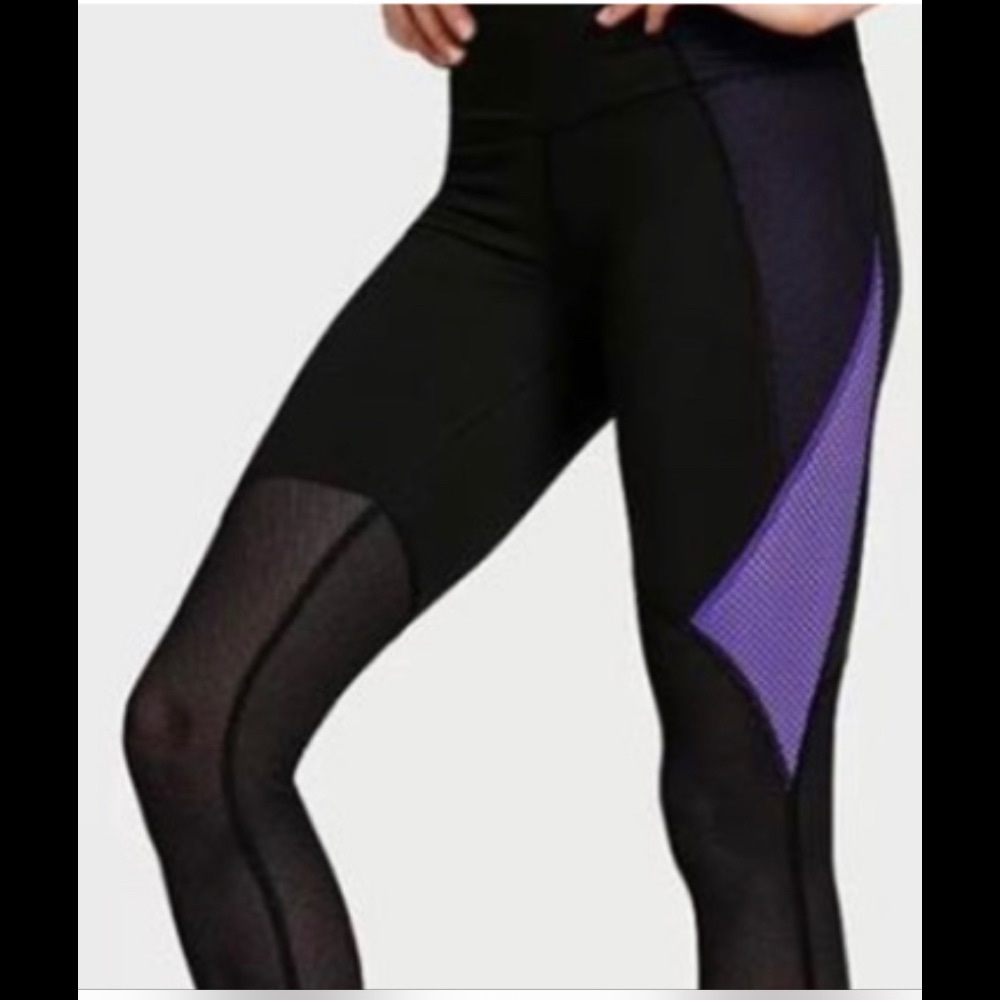 VICTORIAS SECRET VSX SPORT KNOCKOUT CAPRI LEGGING